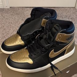 Jordan 1 Retro High OG - Black & Gold - Size 11M