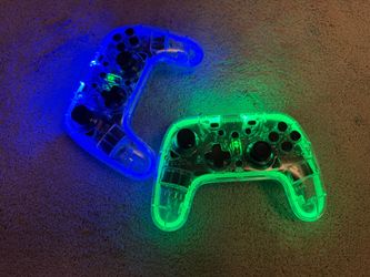 Bionik Nintendo Switch LED Controllers – Set of 2