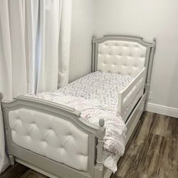 Pottery Barn Twin bed With Trundle