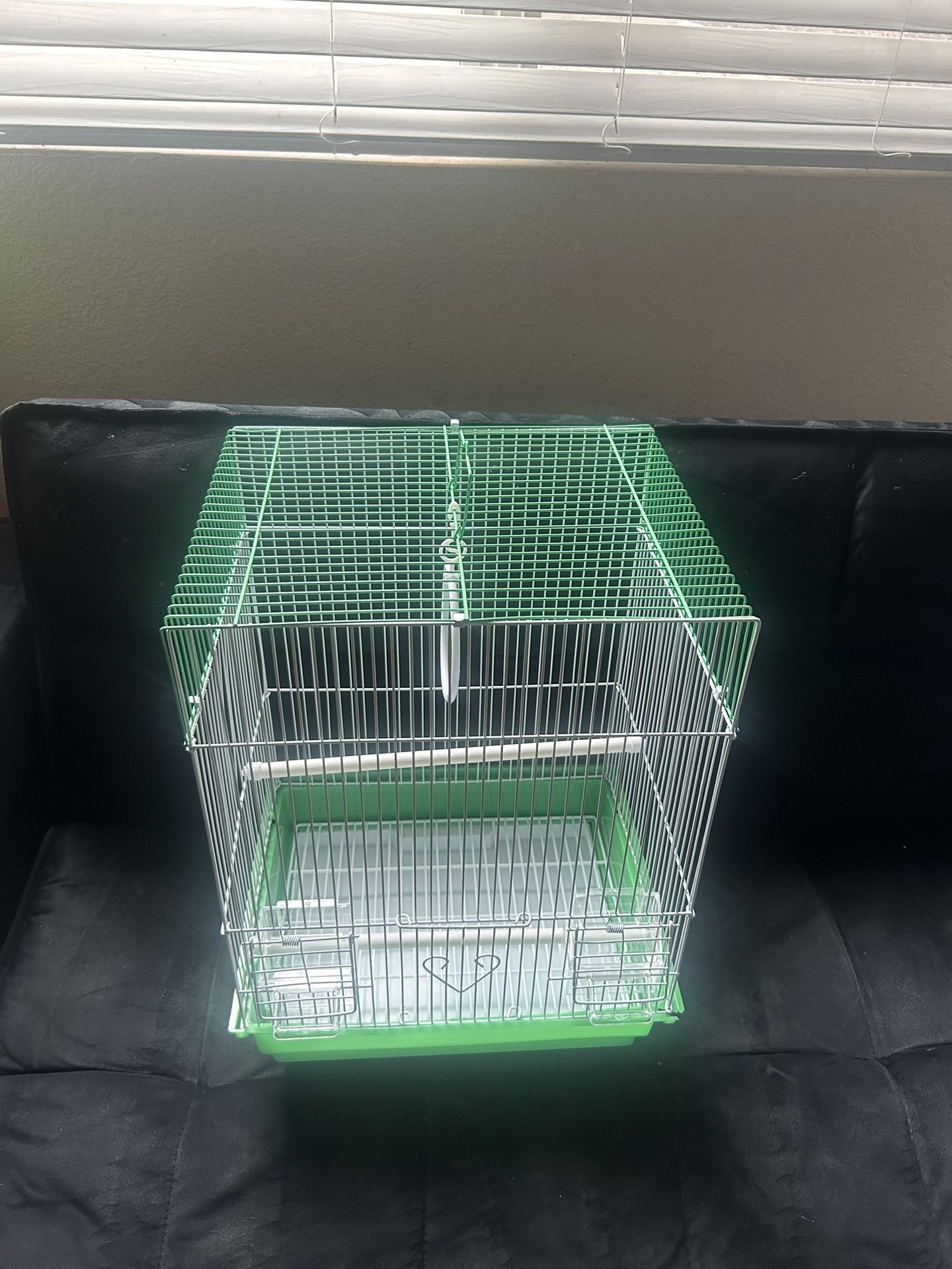 🌿 Fresh & Bright Green Bird Cage – Perfect Home for Your Feathered Friend! 🐦