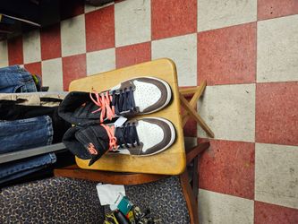 Sneakers  size 14