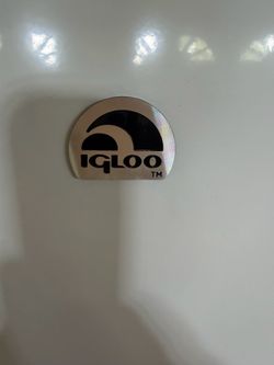 Igloo 10.0 Cu. Ft. Top Freezer lower Refrigerator FR1085 garage kitchen