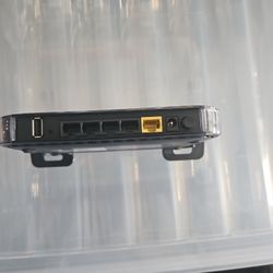 NETGEAR N600 WIRELESS BAND ROUTER WNDR3400V3 (no adapter) IN GOOD CONDITION $25.00