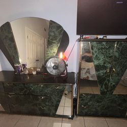Q Sized Bedroom Set