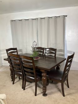 Extendable Dining Table & 6 Chairs
