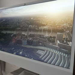 Apple M1 iMac (Mint Condition) – Includes Keyboard & Mouse