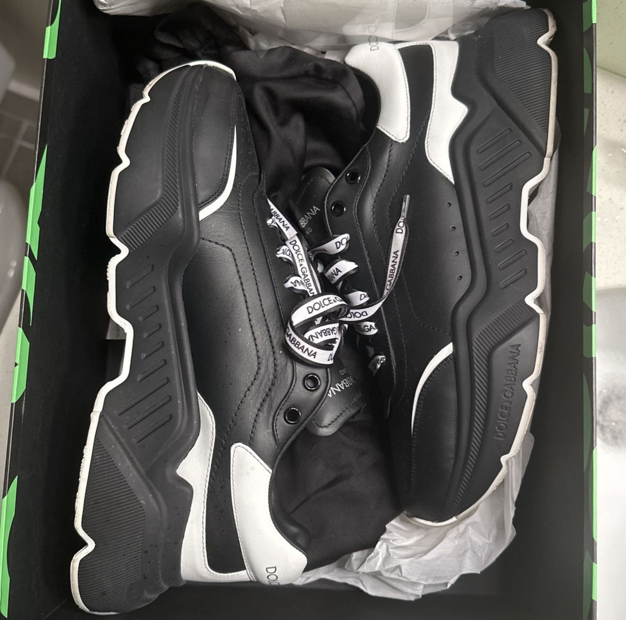 Dolce & Gabbana Size 43 (10)