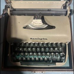 Remington Travel - Riter Vintage Typewriter 1950’s with Case