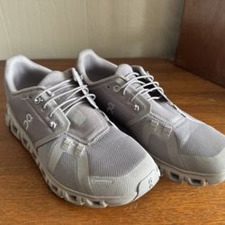 On Cloud Womens 7.5 Running Shoes Sneakers