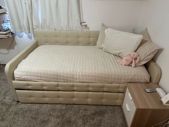 Cream Tufted Upholstered Daybed with Trundle