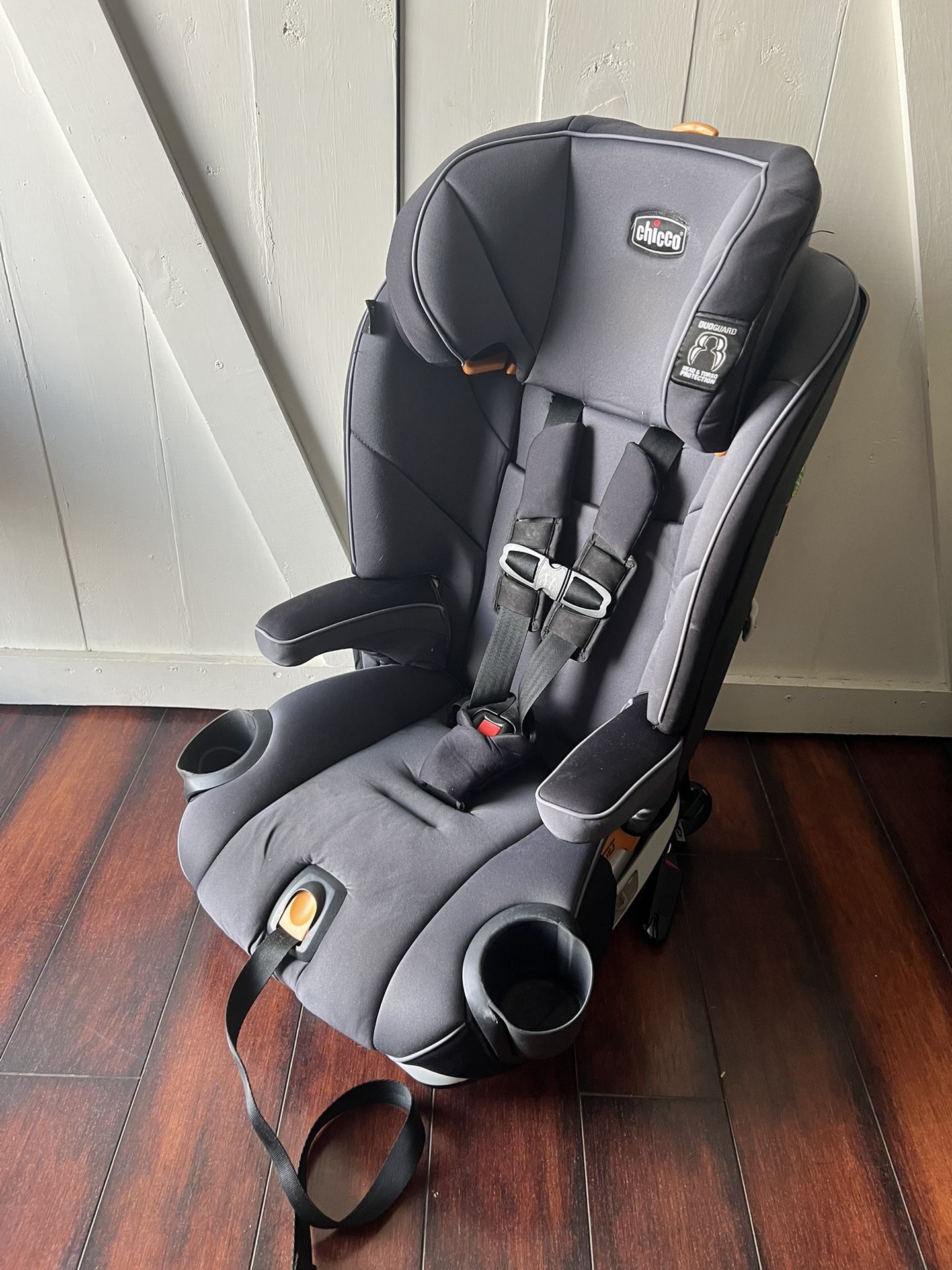 Chicco myfit Harness And booster Carseat Great Condition!