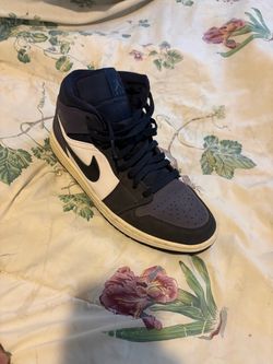 Air Jordan 1 Mid Navy Blue Sneaker