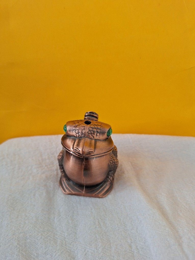 Rare Cast Metal Croaking Frog Table Lighter-$48.00