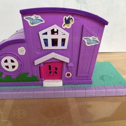 Polly pocket Small House With Doll And Other Items