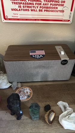 Klipsch Bluetooth Speaker Wood Grain!! Works amazing!