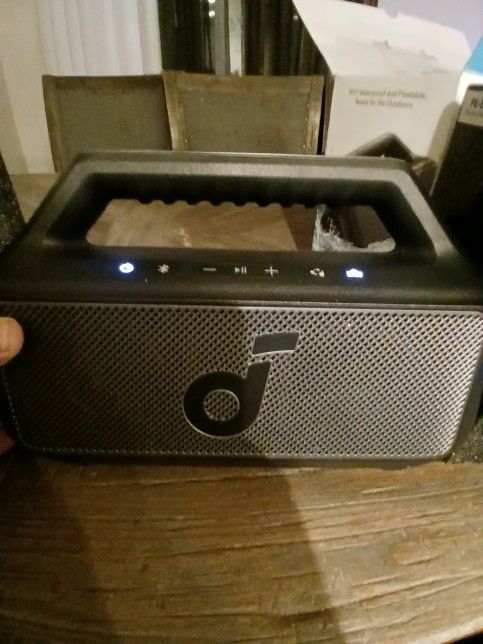 Soundcore Boom 2 SE Outdoor Speaker, 30W, BassUp Technology, 18H Playtime, IPX7 Waterproof, Floatable, New