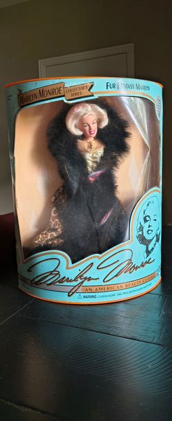 1993 DSI Marilyn Monroe "Fur Fantasy" Limited Edition collector doll in its original packaging