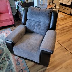 Recliner chair, lightweight, manual activate release