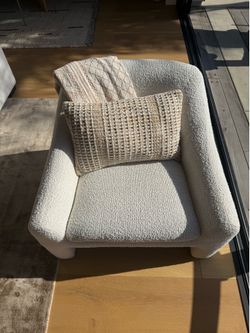 Modern Cream Bouclé Accent Chair – Includes Pillows + Throw Blanket