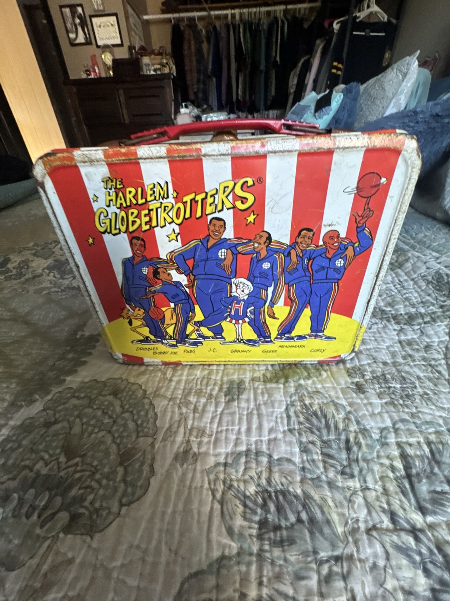VINTAGE 1971 Harlem Globetrotters Metal Lunchbox - Classic Cartoon Collectible!
