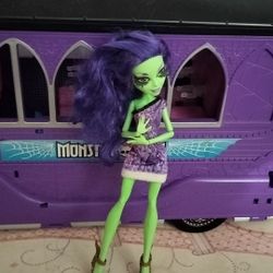 Monster High  Deluxe Bus