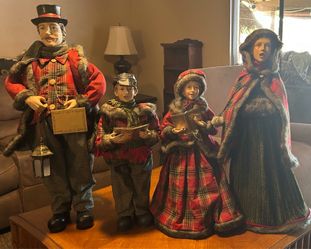 Valerie Parr Hill Victorian-style Dickens carolers