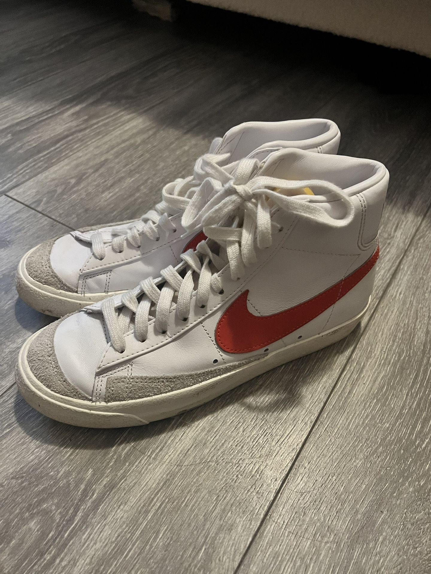 Women’s 7.5 Nike Trailblazers 