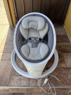 Munchkin Bluetooth Enabled Baby Swing