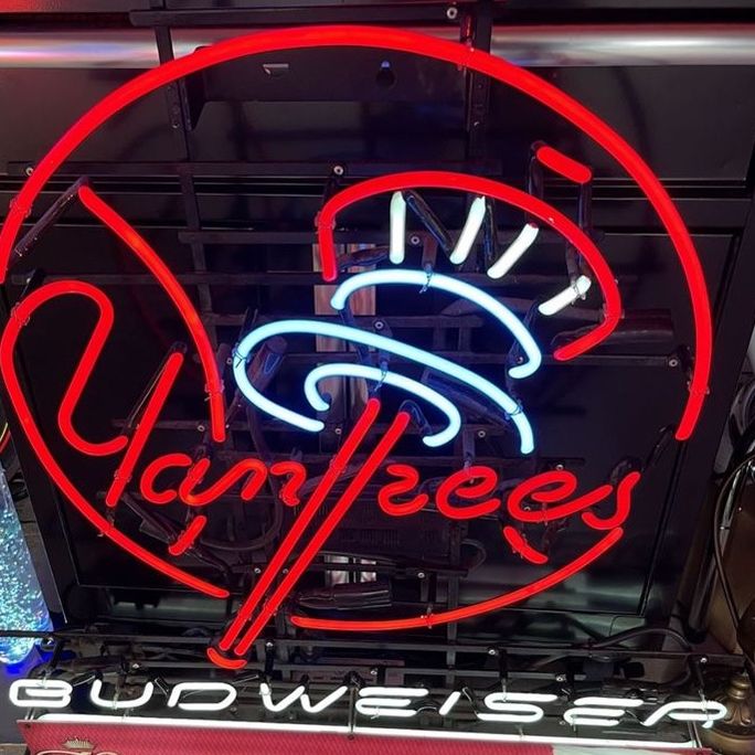 Yankees, Budweiser, Neon Signs , Vintage, Highly Collectible for