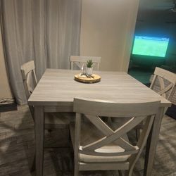 Dinning Table With 4 Chairs 