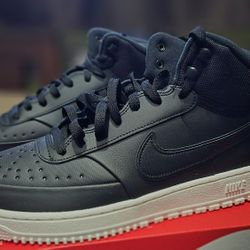 Nike Court Vision Boot, Size 10 M