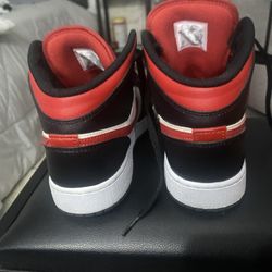 Jordan 1s Brad toe Mid