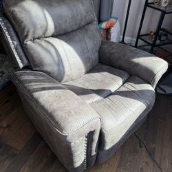 Power recliner Like New!
