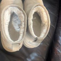 Uggs, Size 5 