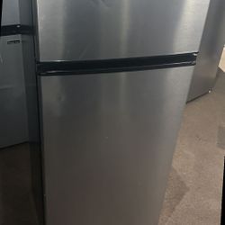 Vissani MDFF7SS 7.1 cu. ft. Top Freezer Refrigerator 18S78