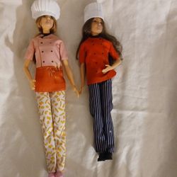 2 Cooks Table And Accessories 