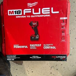 1/4 Héx Impact Driver Kit Two Batteris $220 Firm