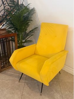 SAFAVIEH- Retro Velvet Yellow Accent Chair