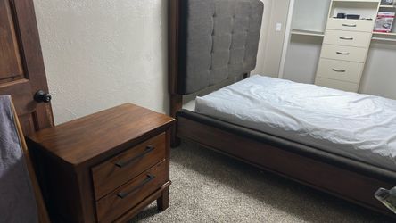 Full-size bed set