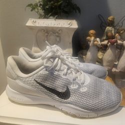 Women's Nike 7.5 Shoes 
