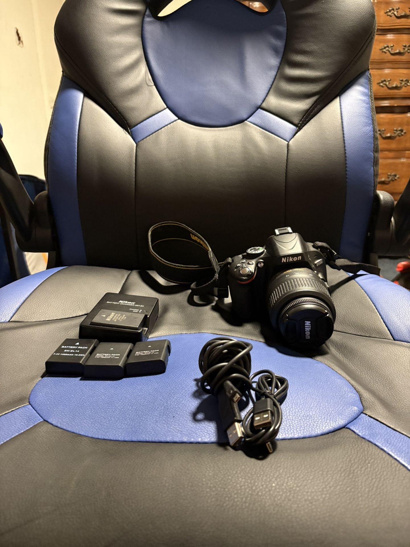 Nikon D5100 DSLR Kit – Lens + 4 Batteries + Charger