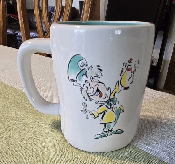 New.. DISNEY Alice In Wonderland Coffee Mug