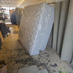 KING OR CALKING 13"IN THICK MATTRESS & BOX SPRING 