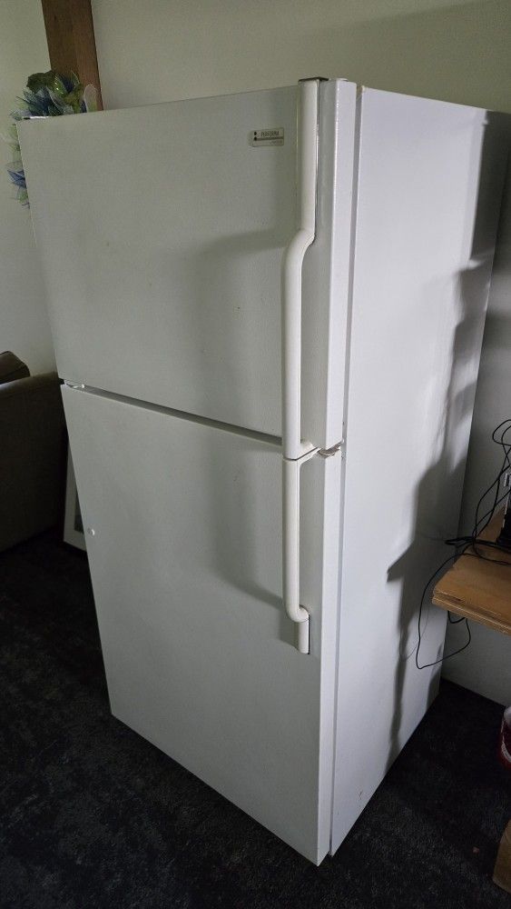 Maytag Full Size Refrigerator Freezer