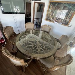dining room. with 6 chairs 