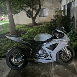 2007 Suzuki GSXR 600 14.7 k Miles Helmet Included