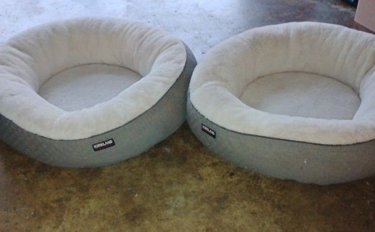 COSTCO ROUND BOLSTERED PET BEDS