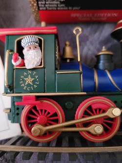 Hallmark Keepsake Christmas Ornament 🎅