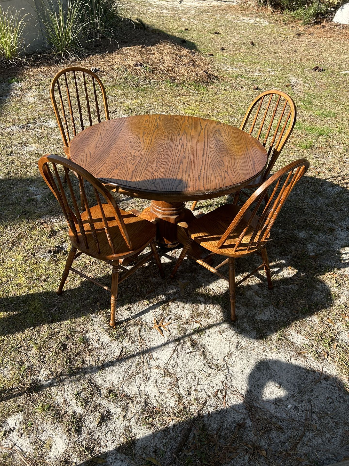 Round Table And Four Chairs