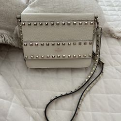 Valentino Garavani Grained Calfskin Small Rockstud Flap Crossbody Bag In Beige 